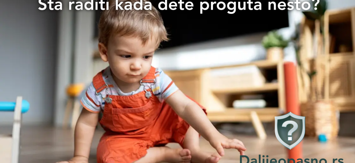 Malo dete drži sitan predmet u ruci - vodič kroz opasnosti od gutanja stranih tela na sajtu dalijeopasno.rs